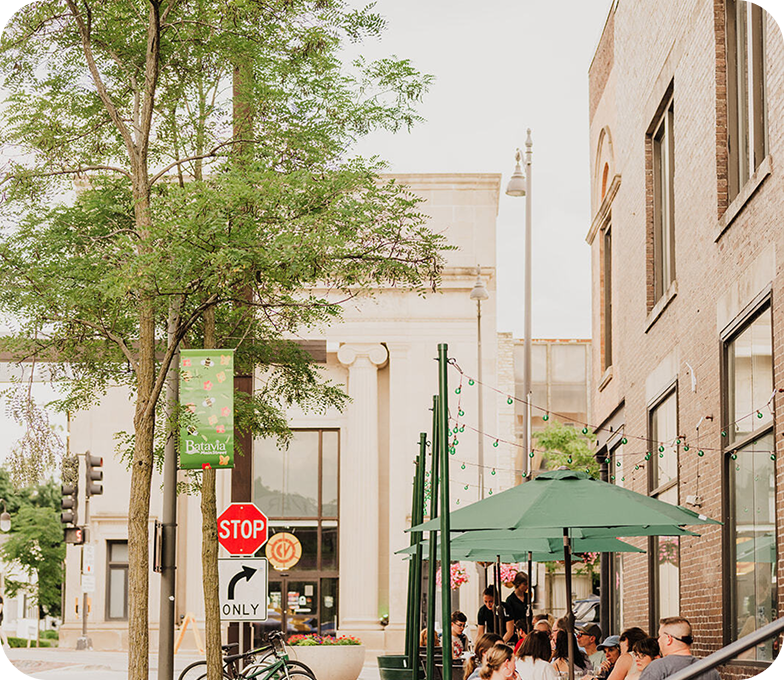 Batavia River Street outdoor seating at Thorabella's Italian restaurant in Batavia Illinois