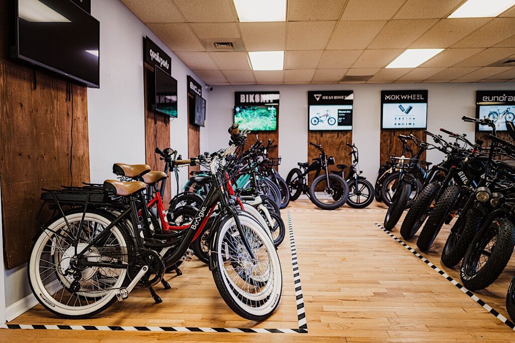 E Bikes lined up in Boj-e-bikes in Batavia Illinois that are available for rent and to purchase. 
